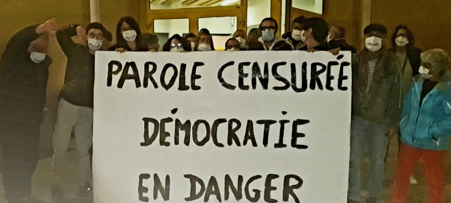 Manifestation pacifique à l’extérieur des locaux lors du Conseil municipal du 04/11/24